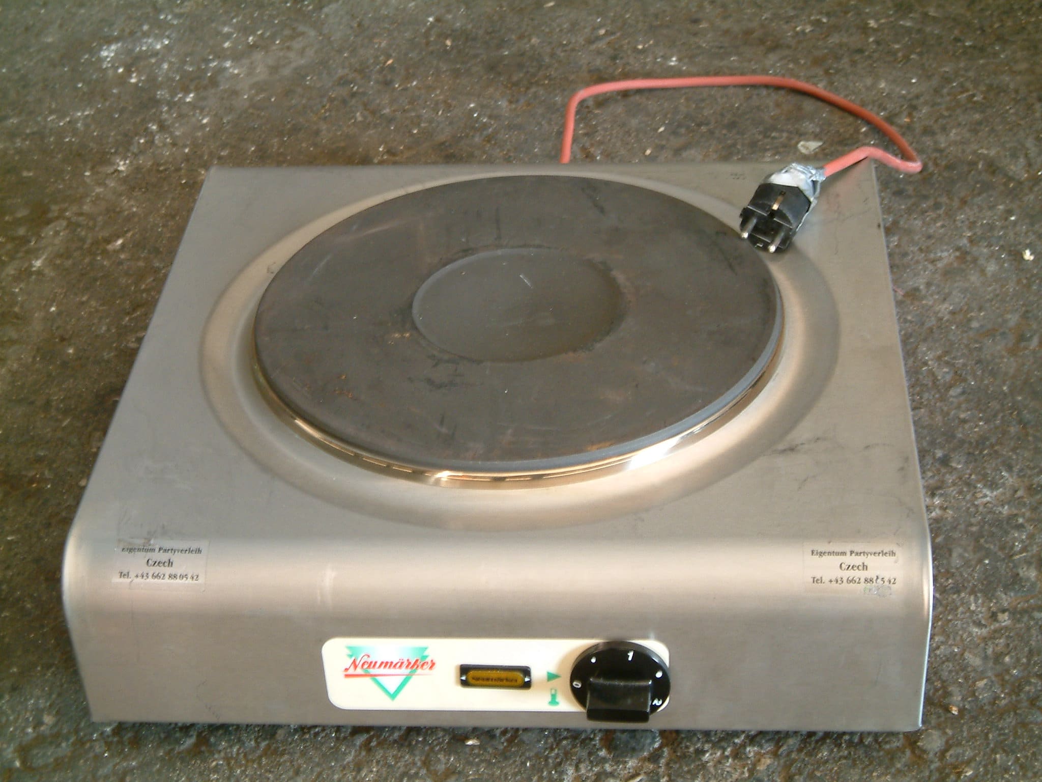 Elektro Kochplatte auf Tisch, 220 V